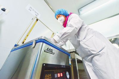 洛陽(yáng) 十余款戰(zhàn)“疫”產(chǎn)品彰顯生物科技硬核力量